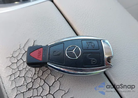 2015 Mercedes-Benz C 300 4Matic z USA, uszkodzony, nr VIN 55SWF4KB1FU058951